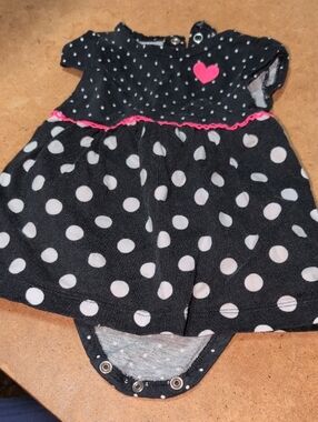 ❤️‍🔥10/$10❤️‍🔥 Baby Carter's Black & Pink Heart Polka Dot Dress Size 3-6M